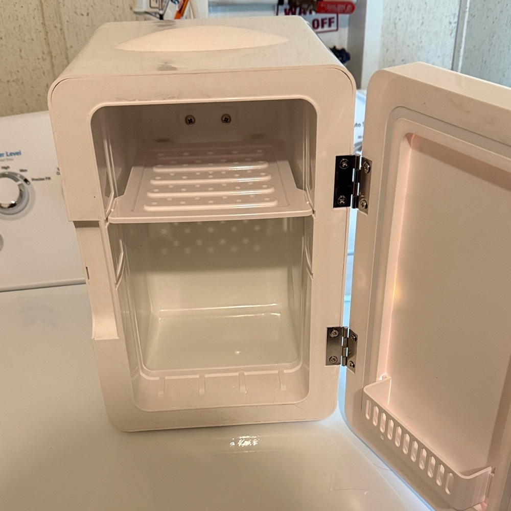 LED Vanity Mirror Mini Fridge - Picture 2 of 2